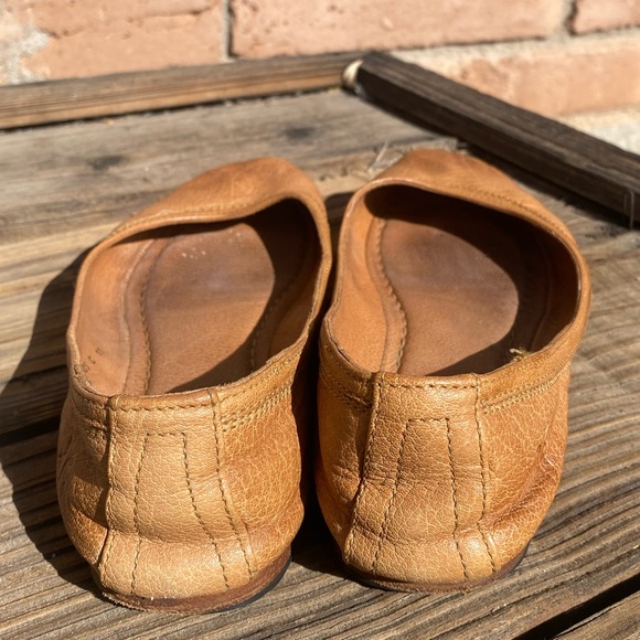 Frye Carson Ballet Flats | Women’s 6.5 B | Distressed Leather Slip-On Shoes - Picture 4 of 16